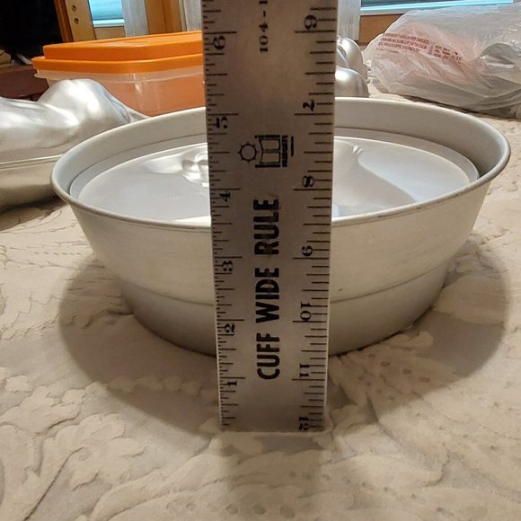 Multi-Event Cake Pan Set with 7 inserts - WIlton - Picture 12 of 14